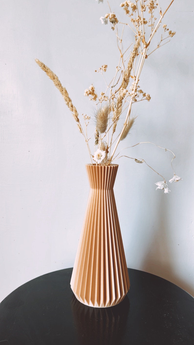 The Perpetualis Minimalist Vase – Large White Vessel for Florals