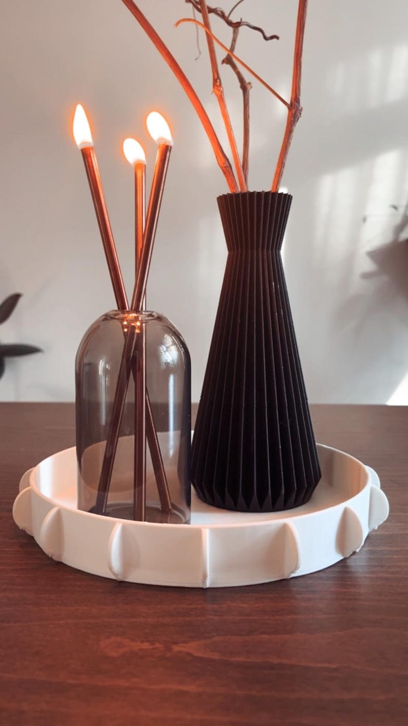 The Perpetualis Minimalist Vase – Large White Vessel for Florals