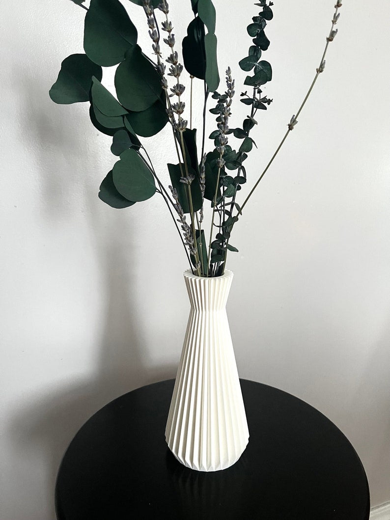 The Perpetualis Minimalist Vase – Large White Vessel for Florals